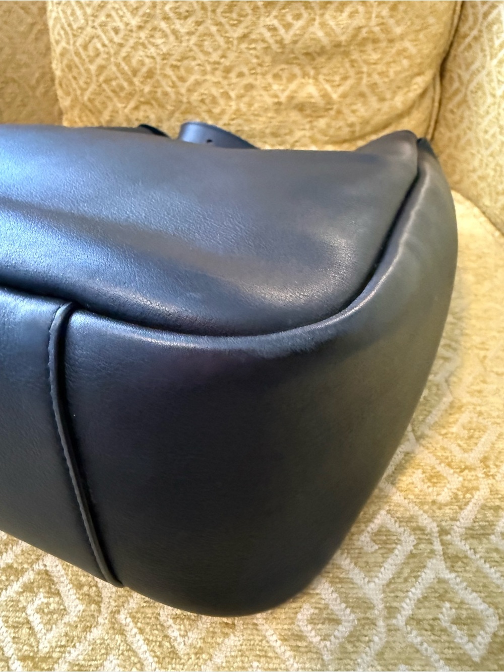Yves Saint Laurent YSL Le 5 A 7 Supple Large Shoulder Hobo Bag in Black Leather - Picture 11 of 16